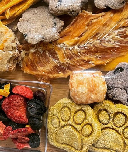 Bucho's Barkery Barkuterie Board (8.62 x 8.75)